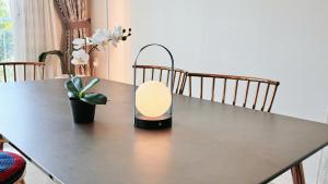 a table with a light sitting on top of it at st ar house in Goyang