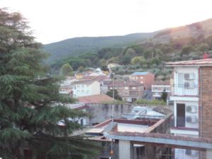 En generel udsigt til bjerge eller udsigt til bjerge taget fra lejligheden