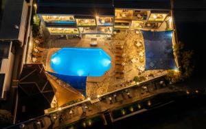 Bazén v ubytování Sunset Beach Hotel nebo v jeho okolí