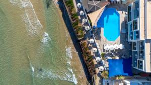 Bazén v ubytování Sunset Beach Hotel nebo v jeho okolí