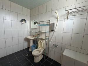 Koupelna v ubytování 督督工作室民宿 + 17 fotografií