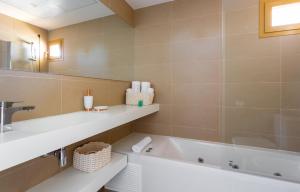 Ένα μπάνιο στο Intempo by Holuxe - 023 - 2nd floor