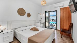 Postel nebo postele na pokoji v ubytování Sunset Beach Hotel