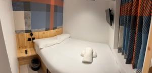 Postel nebo postele na pokoji v ubytování easyHotel Paddington