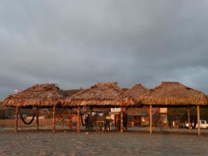 Las Tunas的住宿－Wipeout Cabaña Restaurant，相簿中的一張相片