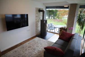 TV a/nebo společenská místnost v ubytování Ferienwohnung Steinbock