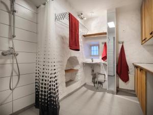 Koupelna v ubytování Historic Apartment with Private Garden in Old Town
