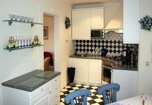 Kuchyň nebo kuchyňský kout v ubytování Apartments Martin