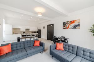 Kuchyň nebo kuchyňský kout v ubytování Large, Spacious 1st Floor 3BR 2 Bathroom Apartment In Town Center