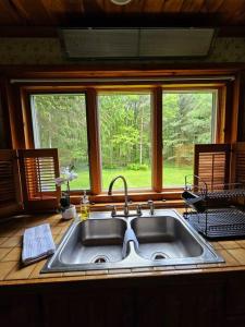 Η κουζίνα ή μικρή κουζίνα στο J&D Hand Crafted Cabin +20 φωτογραφίες