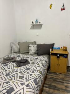 Postel nebo postele na pokoji v ubytování Σπιτάκι στον κήπο