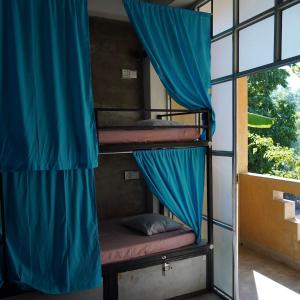 Postel nebo postele na pokoji v ubytování Cycling Backpacker Hostel