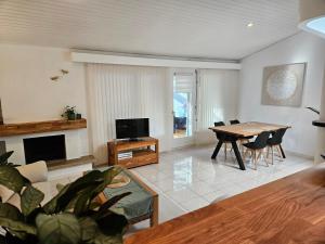 TV a/nebo společenská místnost v ubytování Apartment Sweet Home Sion