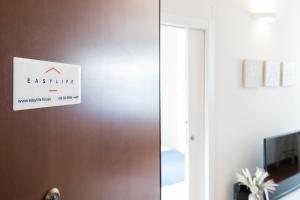 A television and/or entertainment centre at Fully furnished flat Arco della Pace by Easylife