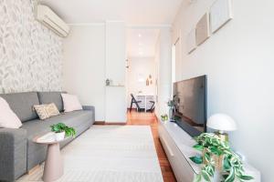 A bed or beds in a room at Fully furnished flat Arco della Pace by Easylife
