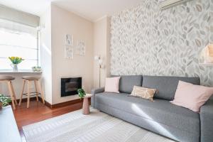 A seating area at Fully furnished flat Arco della Pace by Easylife