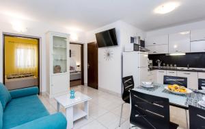 Kuchyňa alebo kuchynka v ubytovaní Apartments Zeljko B