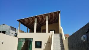 Bygningen som feriehuset ligger i + 6 billeder