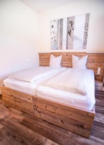 Postel nebo postele na pokoji v ubytování COOEE alpin Hotel Dachstein