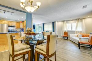 Η κουζίνα ή μικρή κουζίνα στο Family-Friendly Jonesboro Home with Fenced Yard!