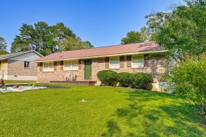 Κήπος έξω από το Family-Friendly Jonesboro Home with Fenced Yard!