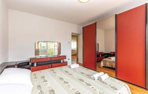 Posteľ alebo postele v izbe v ubytovaní Amazing Apartment In Rijeka With Wifi