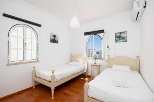 Postel nebo postele na pokoji v ubytování Villa Lili + 27 fotografií