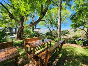 Zahrada ubytování Monte Crous Hotel, Restaurant and Venue + 24 fotografií