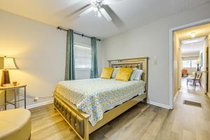 Ένα ή περισσότερα κρεβάτια σε δωμάτιο στο Family-Friendly Jonesboro Home with Fenced Yard!