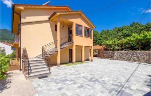 Budova, v ktorej sa apartmán nachádza