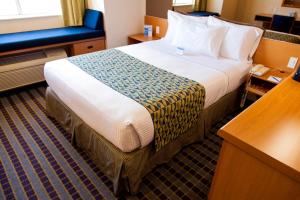 Cama o camas de una habitación en Microtel Inn & Suites by Wyndham Chihuahua
