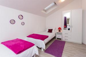 Gulta vai gultas numurā naktsmītnē Adriatic Dream Apartments
