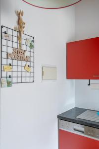 Η κουζίνα ή μικρή κουζίνα στο Spacious 7-Person Leoben Apartment - Ideal for Workers, Groups & Family