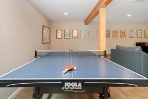 Stolní tenis v ubytování Sasquatch House MCA#50631 nebo okolí