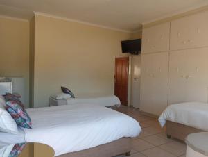 Katil atau katil-katil dalam bilik di Villa de la Rosa Klerksdorp