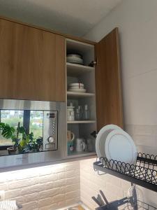 a kitchen with a microwave oven in a kitchen at Apartamento rural con vistas in Miraflores de la Sierra