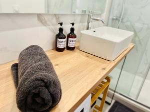 a bathroom counter with a sink and a towel at 201 - L'Echappée Belfortaine avec 2 chambres, parking, proche centre in Belfort +12 photos