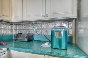 Η κουζίνα ή μικρή κουζίνα στο Oceanfront North Topsail - Pools - Hot Tubs - Onsite Restaurant +22 φωτογραφίες