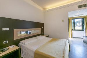 Postel nebo postele na pokoji v ubytování Hotel Boomerang Roma
