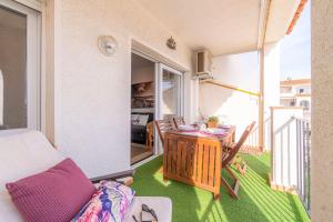 Balkón alebo terasa v ubytovaní Apart-rent Apartment Sant Maurici 0137