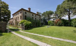 สวนหย่อมนอก Locanda La Corte Dei Galli