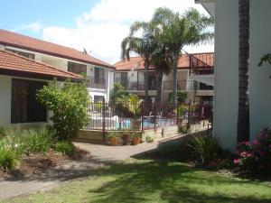 a courtyard of a apartment building with a pool at The Peninsular Merimbula in Merimbula