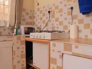 Kuchyň nebo kuchyňský kout v ubytování Home away from home with all basics + 10 fotografií