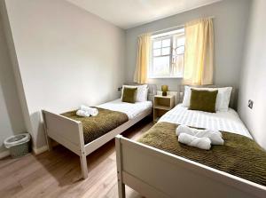 Ένα ή περισσότερα κρεβάτια σε δωμάτιο στο Spacious 4 Bed House with parking in Wolverhampton