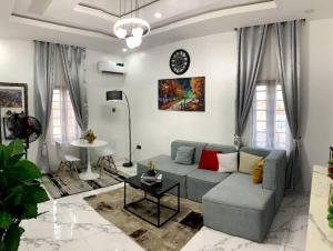 Posezení v ubytování WHITEFIELD LUXURY APARTMENT