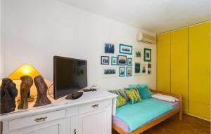Μια τηλεόραση ή/και κέντρο ψυχαγωγίας στο Nice Home In Splitska - Supetar