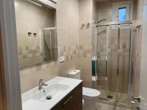 Koupelna v ubytování Habitación Sant Jeroni en Casa Camí de les Aigües Monistrol de Montserrat + 19 fotografií