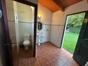 A bathroom at La Pontezuela Alanis