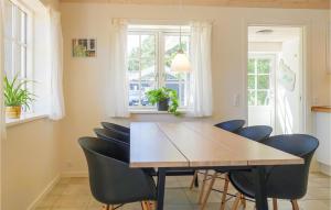 Fotografie z fotogalerie ubytování Stunning Home In Aakirkeby With Wifi v destinaci Vester Sømarken