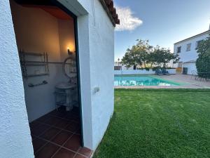 The swimming pool at or close to La Pontezuela Alanis
